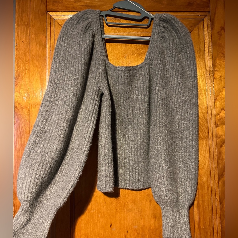 Grey ZARA puff sleeve sweater top! So cute! New without tags !! Size Large